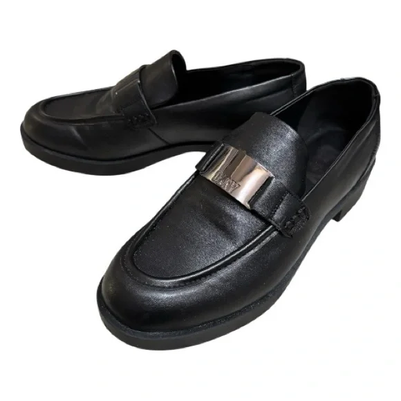 DKNY Issa Metal Logo Loafers Black Vegan Leather Slip-On Size 8 - Picture 2 of 6